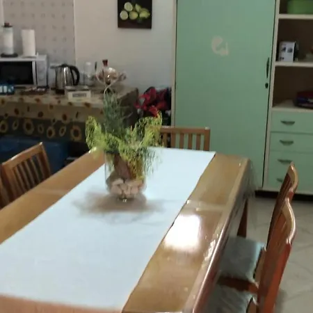 Robert House Apartment *